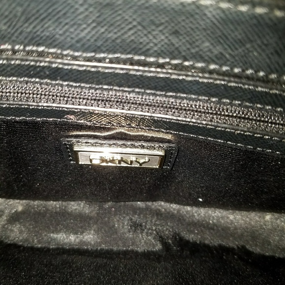 DKNY shoulder clutch/bag with golden chain, sz M - Picture 7 of 8